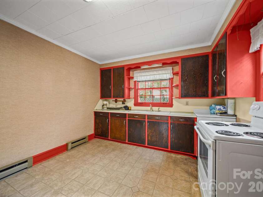 6811 Highway 74 Boulevard, Marshville, NC 28103.  MLS# CAR4366376, YatesRealty ID 11032. 