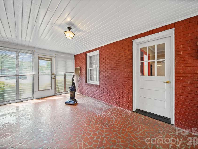 6811 Highway 74 Boulevard, Marshville, NC 28103.  MLS# CAR4366376, YatesRealty ID 11032. 