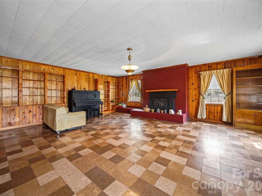 6811 Highway 74 Boulevard, Marshville, NC 28103.  MLS# CAR4366376, YatesRealty ID 11032. 