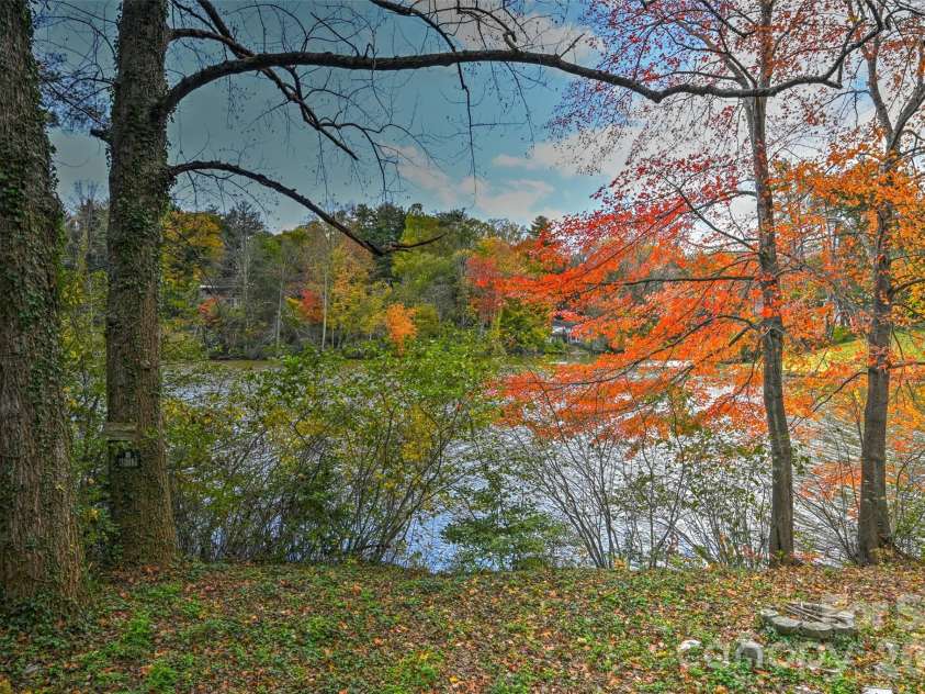 22 Shore Drive, Asheville, NC 28805.  MLS# CAR4309138, YatesRealty ID 11033. 