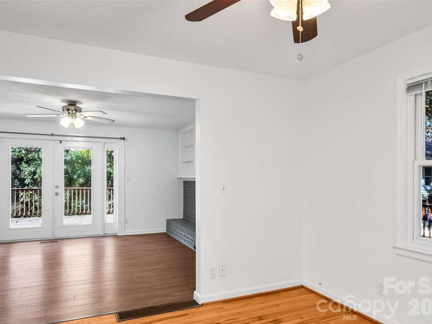 22 Shore Drive, Asheville, NC 28805.  MLS# CAR4309138, YatesRealty ID 11033. 