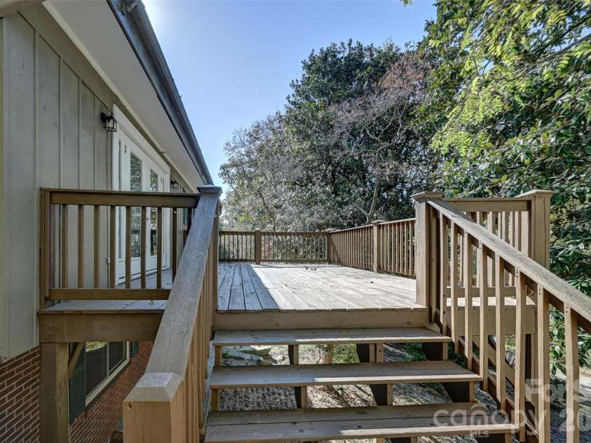 22 Shore Drive, Asheville, NC 28805.  MLS# CAR4309138, YatesRealty ID 11033. Side deck