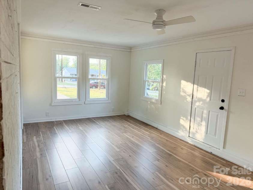 6005 Penndale Drive, Shelby, NC 28152.  MLS# CAR4349985, YatesRealty ID 11036. 