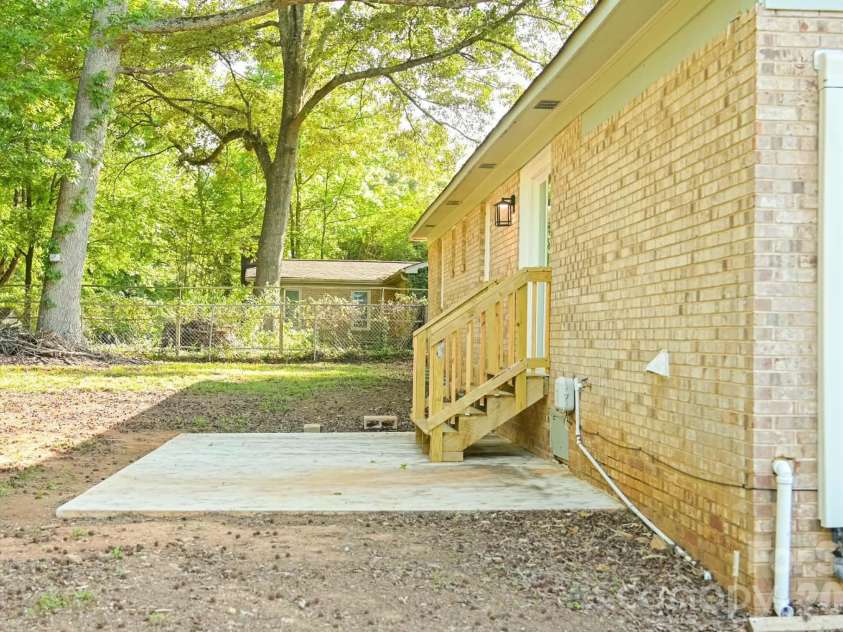 6005 Penndale Drive, Shelby, NC 28152.  MLS# CAR4349985, YatesRealty ID 11036. 