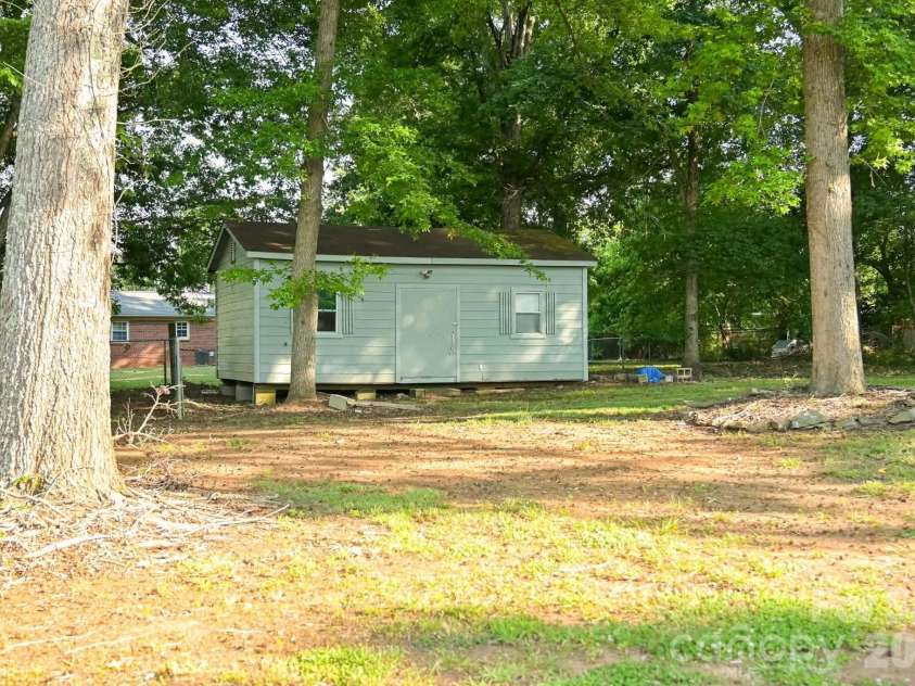 6005 Penndale Drive, Shelby, NC 28152.  MLS# CAR4349985, YatesRealty ID 11036. 