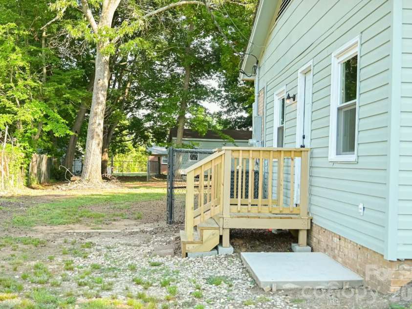 6005 Penndale Drive, Shelby, NC 28152.  MLS# CAR4349985, YatesRealty ID 11036. 