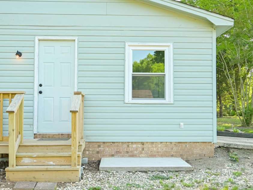 6005 Penndale Drive, Shelby, NC 28152.  MLS# CAR4349985, YatesRealty ID 11036. 