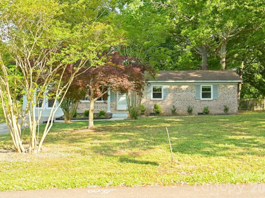 6005 Penndale Drive, Shelby, NC 28152.  MLS# CAR4349985, YatesRealty ID 11036. 
