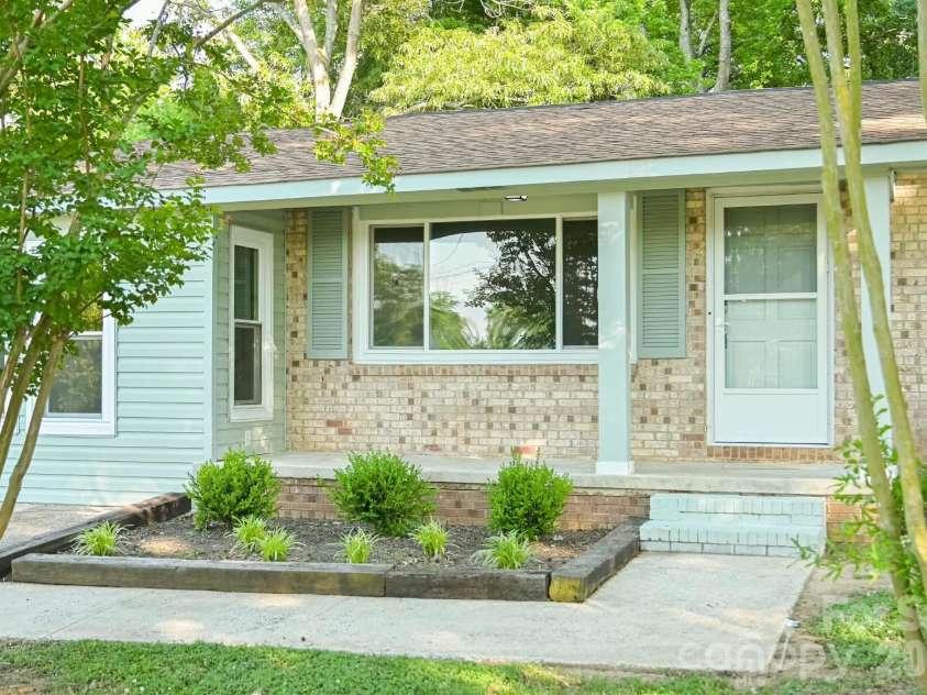 6005 Penndale Drive, Shelby, NC 28152.  MLS# CAR4349985, YatesRealty ID 11036. 
