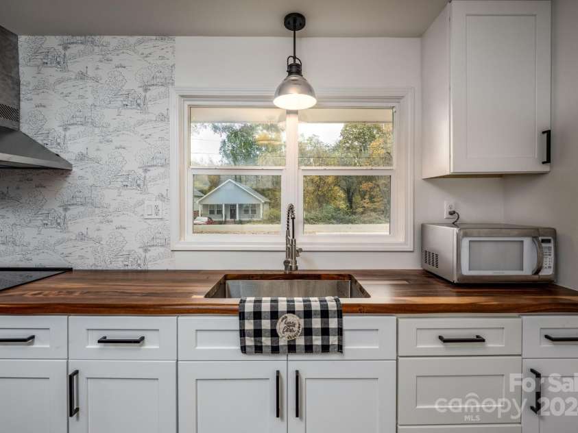 913 Second Street, Spencer, NC 28159.  MLS# CAR4198350, YatesRealty ID 1104. 