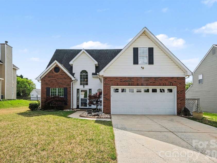 4476 Greystone Drive, Concord, NC 28027.  MLS# CAR4366117, YatesRealty ID 11040. 