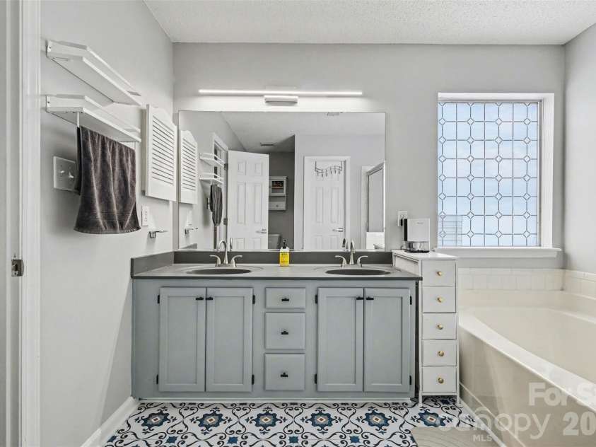 4476 Greystone Drive, Concord, NC 28027.  MLS# CAR4366117, YatesRealty ID 11040. 