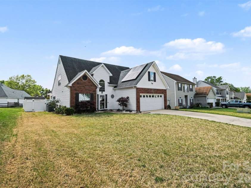 4476 Greystone Drive, Concord, NC 28027.  MLS# CAR4366117, YatesRealty ID 11040. 
