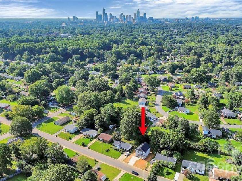 2833 Southwest Boulevard, Charlotte, NC 28216.  MLS# CAR4349189, YatesRealty ID 11042. Birdseye view
