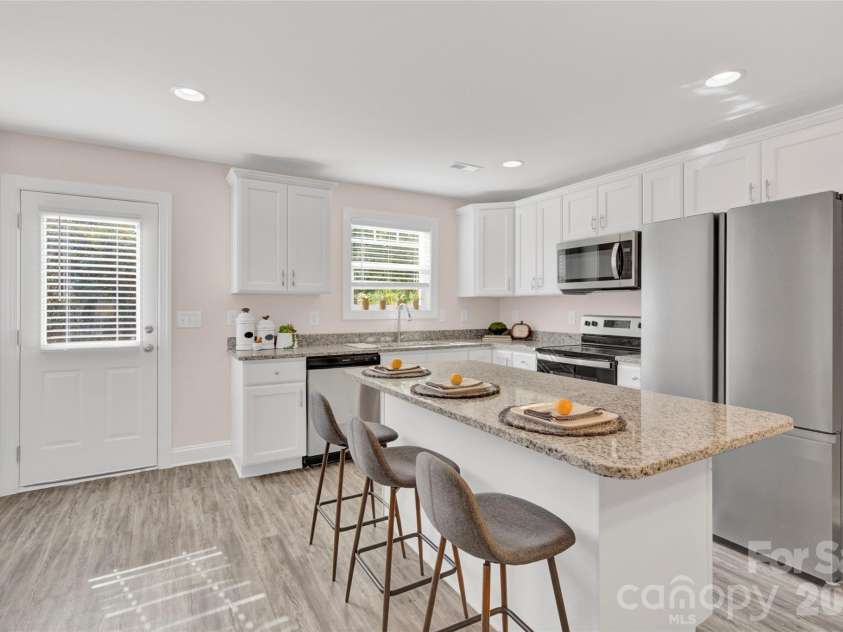 2833 Southwest Boulevard, Charlotte, NC 28216.  MLS# CAR4349189, YatesRealty ID 11042. Kitchen 
