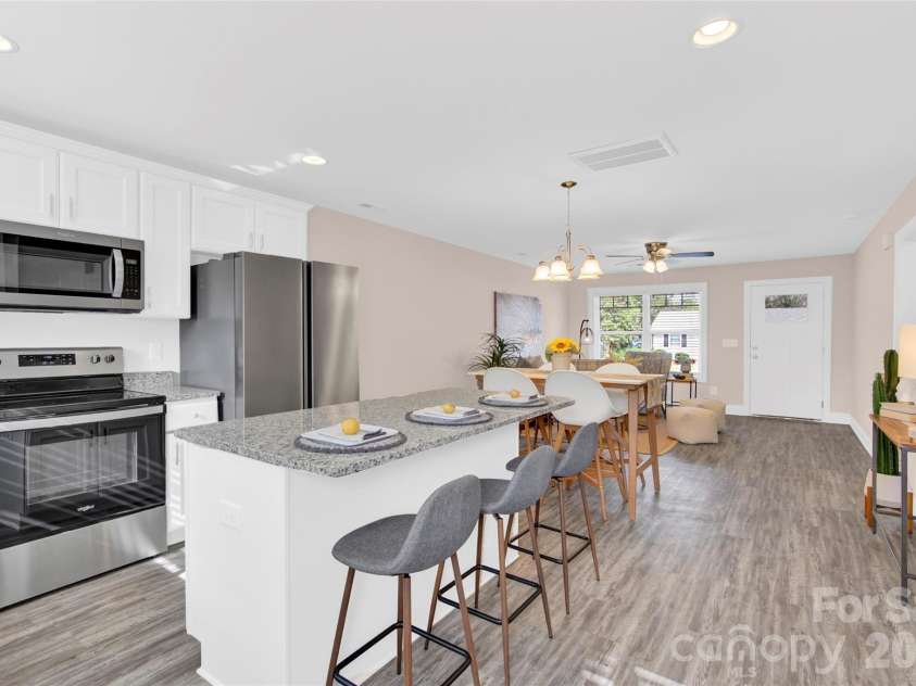 2833 Southwest Boulevard, Charlotte, NC 28216.  MLS# CAR4349189, YatesRealty ID 11042. Kitchen
