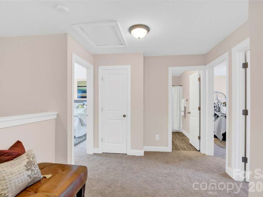 2833 Southwest Boulevard, Charlotte, NC 28216.  MLS# CAR4349189, YatesRealty ID 11042. Loft 