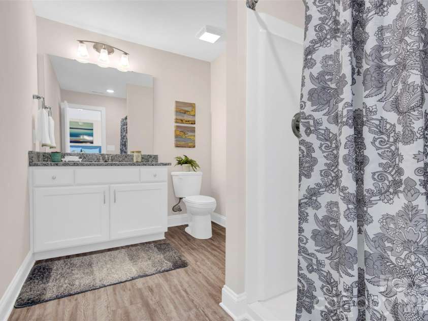 2833 Southwest Boulevard, Charlotte, NC 28216.  MLS# CAR4349189, YatesRealty ID 11042. Master bath