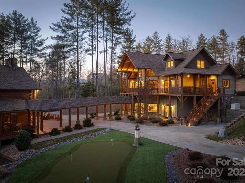 1989 Johns Ridge Parkway, Lenoir, NC 28645.  MLS# CAR4256101, YatesRealty ID 11043. 