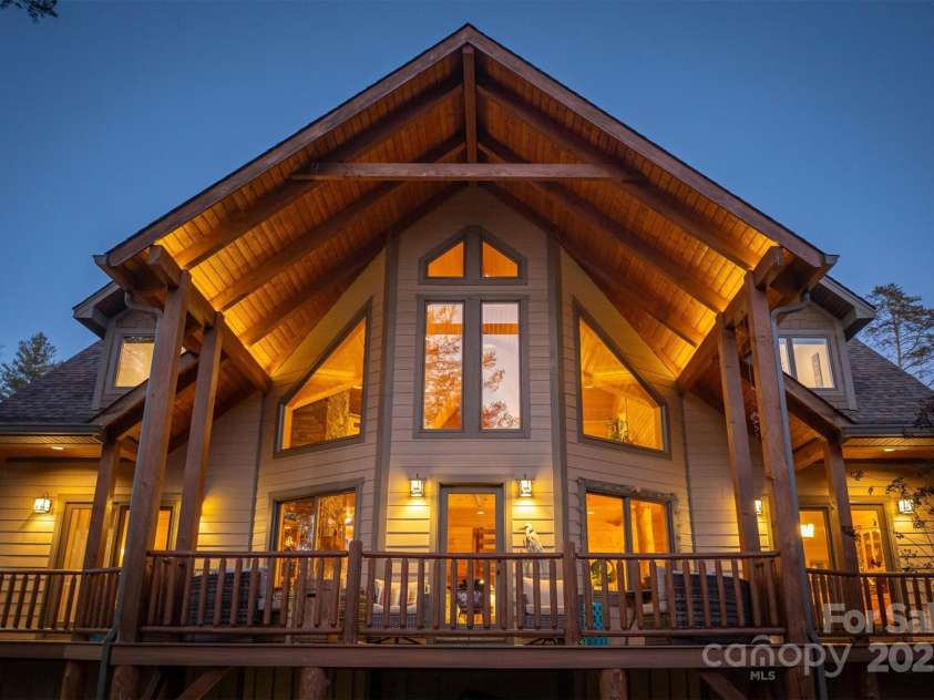 1989 Johns Ridge Parkway, Lenoir, NC 28645.  MLS# CAR4256101, YatesRealty ID 11043. 