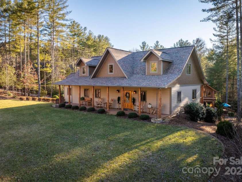 1989 Johns Ridge Parkway, Lenoir, NC 28645.  MLS# CAR4256101, YatesRealty ID 11043. 