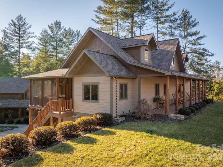 1989 Johns Ridge Parkway, Lenoir, NC 28645.  MLS# CAR4256101, YatesRealty ID 11043. 