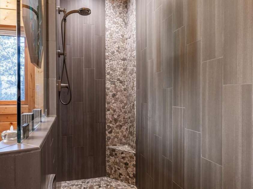 1989 Johns Ridge Parkway, Lenoir, NC 28645.  MLS# CAR4256101, YatesRealty ID 11043. 