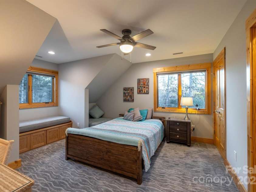 1989 Johns Ridge Parkway, Lenoir, NC 28645.  MLS# CAR4256101, YatesRealty ID 11043. 