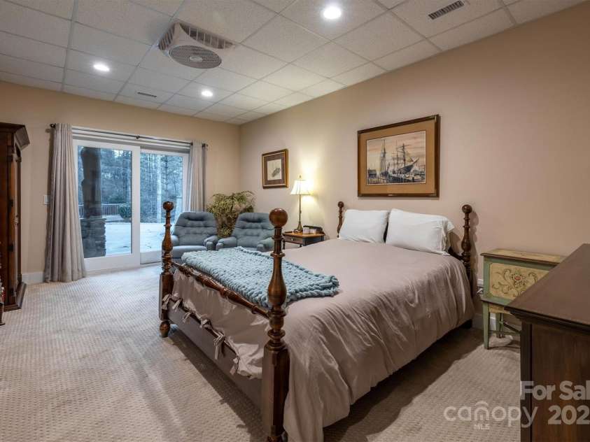 1989 Johns Ridge Parkway, Lenoir, NC 28645.  MLS# CAR4256101, YatesRealty ID 11043. 