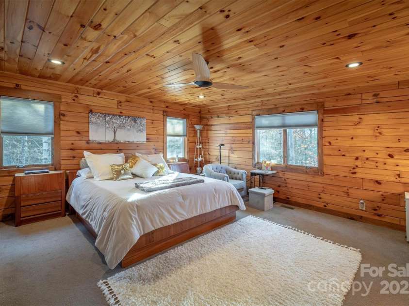 1989 Johns Ridge Parkway, Lenoir, NC 28645.  MLS# CAR4256101, YatesRealty ID 11043. 