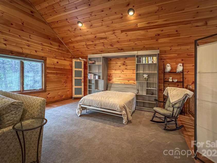 1989 Johns Ridge Parkway, Lenoir, NC 28645.  MLS# CAR4256101, YatesRealty ID 11043. 