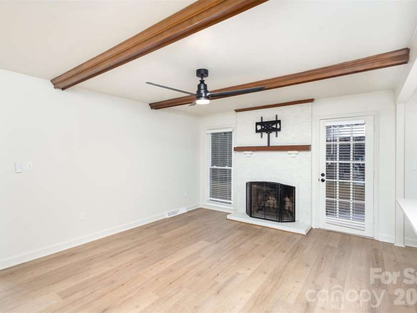 1627 Bonnie Lane, Charlotte, NC 28213.  MLS# CAR4352550, YatesRealty ID 11045. 