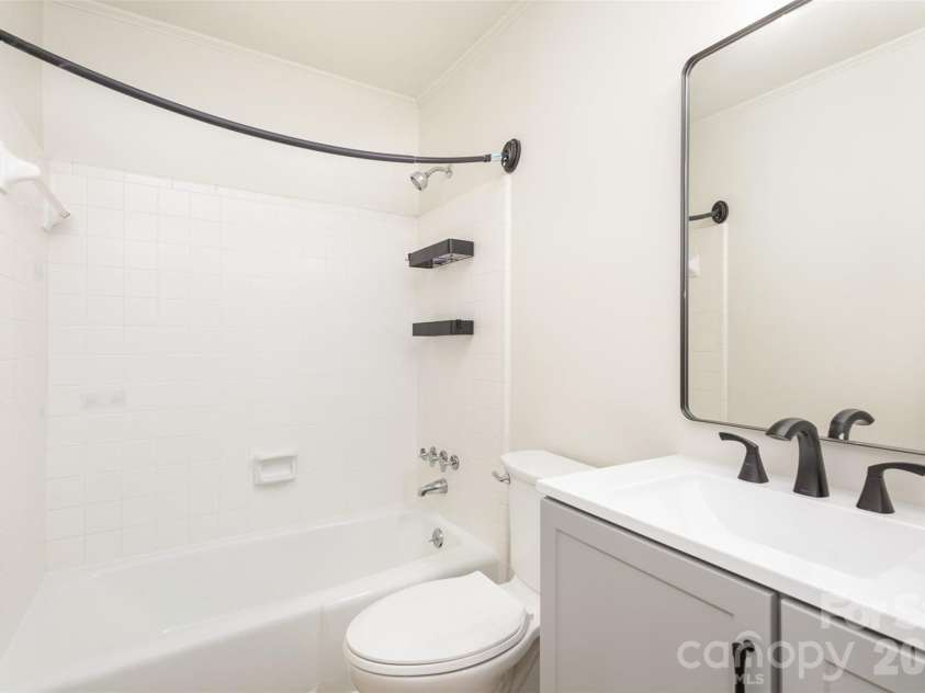 1627 Bonnie Lane, Charlotte, NC 28213.  MLS# CAR4352550, YatesRealty ID 11045. 