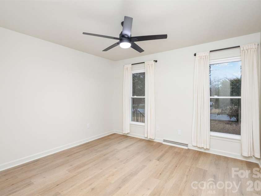 1627 Bonnie Lane, Charlotte, NC 28213.  MLS# CAR4352550, YatesRealty ID 11045. 
