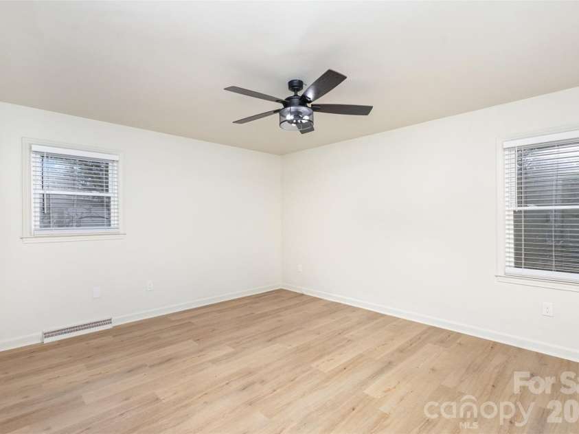 1627 Bonnie Lane, Charlotte, NC 28213.  MLS# CAR4352550, YatesRealty ID 11045. 