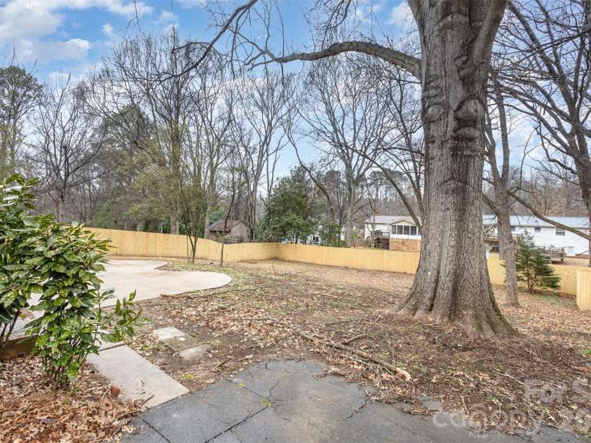 1627 Bonnie Lane, Charlotte, NC 28213.  MLS# CAR4352550, YatesRealty ID 11045. 