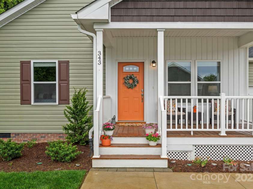 343 Beechnut Drive, Hendersonville, NC 28739.  MLS# CAR4255365, YatesRealty ID 11045. 