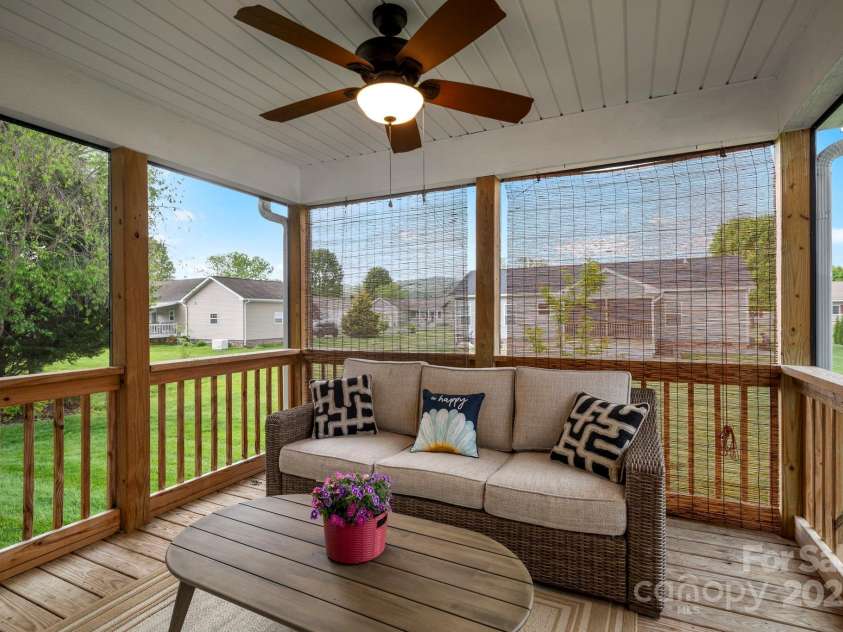 343 Beechnut Drive, Hendersonville, NC 28739.  MLS# CAR4255365, YatesRealty ID 11045. 