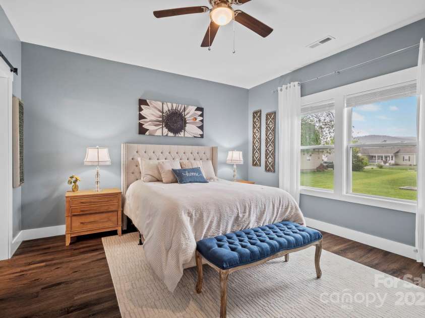 343 Beechnut Drive, Hendersonville, NC 28739.  MLS# CAR4255365, YatesRealty ID 11045. 