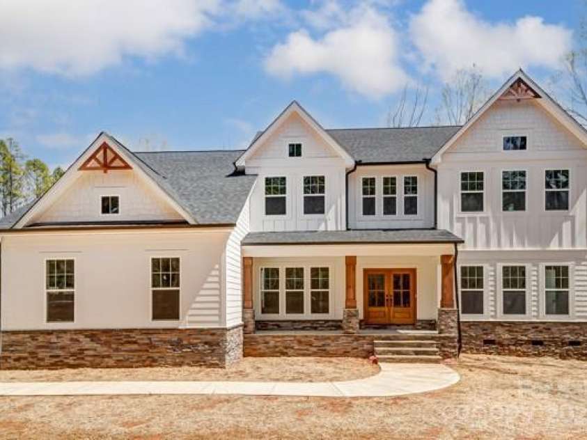 206 Streamwood Road, Troutman, NC 28166.  MLS# CAR4255144, YatesRealty ID 11046. 