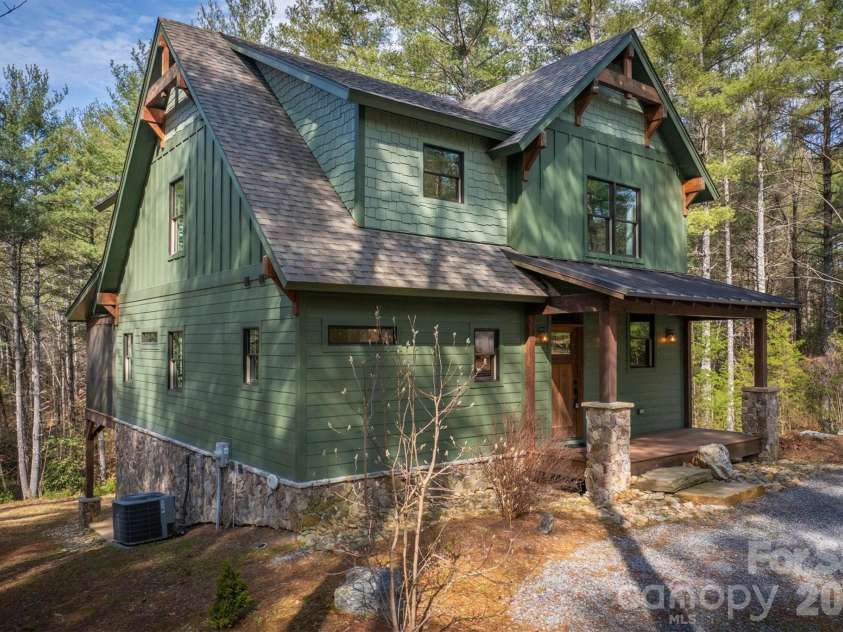40 Kingfisher Trace, Nebo, NC 28761.  MLS# CAR4353982, YatesRealty ID 11046. 