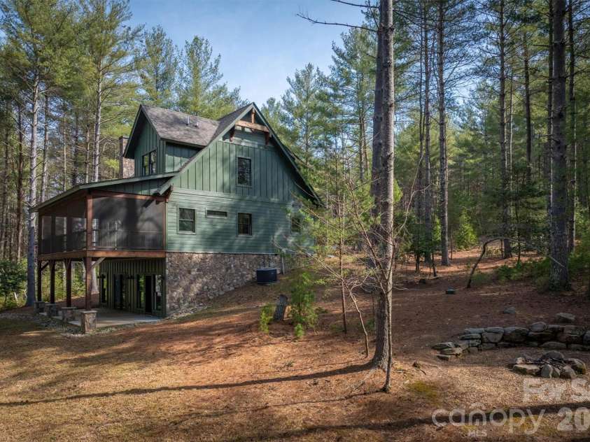 40 Kingfisher Trace, Nebo, NC 28761.  MLS# CAR4353982, YatesRealty ID 11046. 