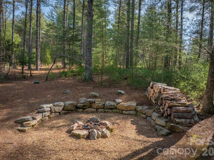 40 Kingfisher Trace, Nebo, NC 28761.  MLS# CAR4353982, YatesRealty ID 11046. 