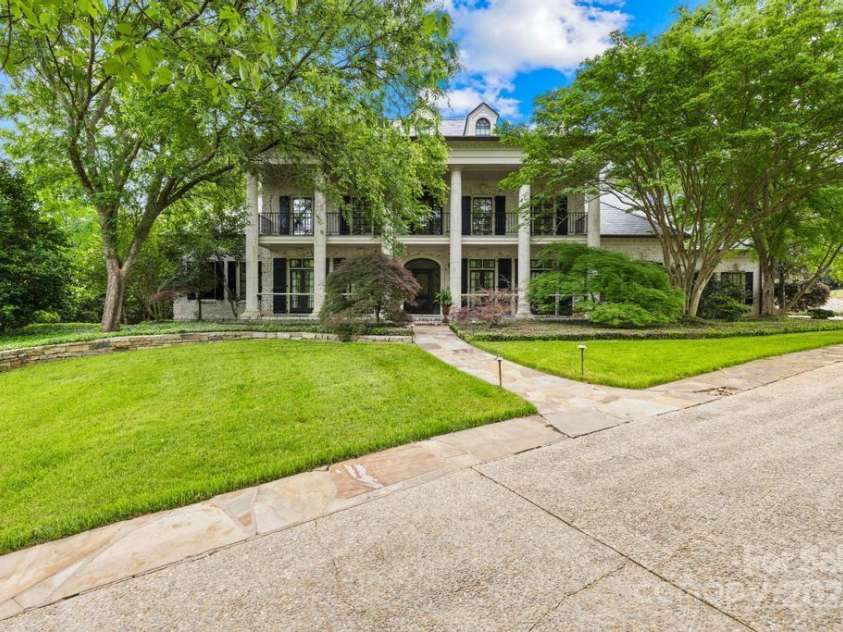 4523 Fox Brook Lane, Charlotte, NC 28211.  MLS# CAR4255800, YatesRealty ID 11047. 