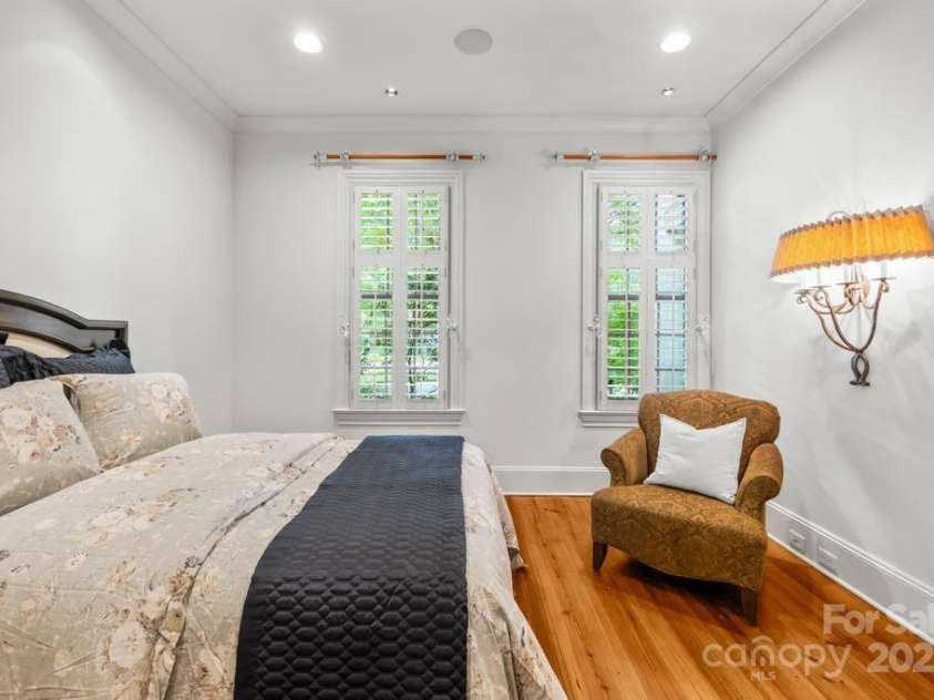 4523 Fox Brook Lane, Charlotte, NC 28211.  MLS# CAR4255800, YatesRealty ID 11047. 