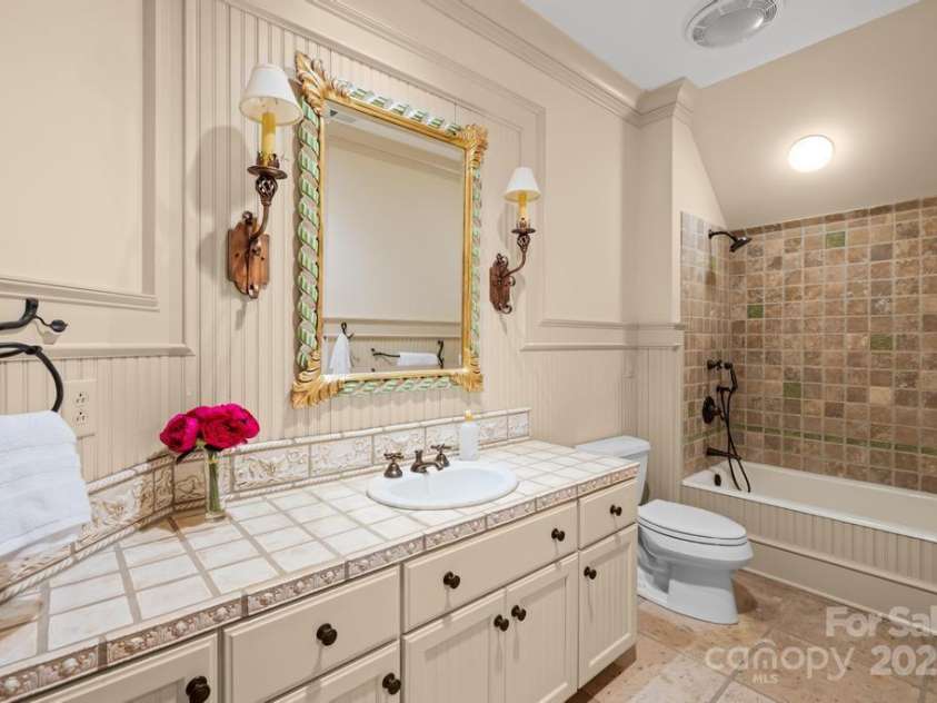 4523 Fox Brook Lane, Charlotte, NC 28211.  MLS# CAR4255800, YatesRealty ID 11047. 