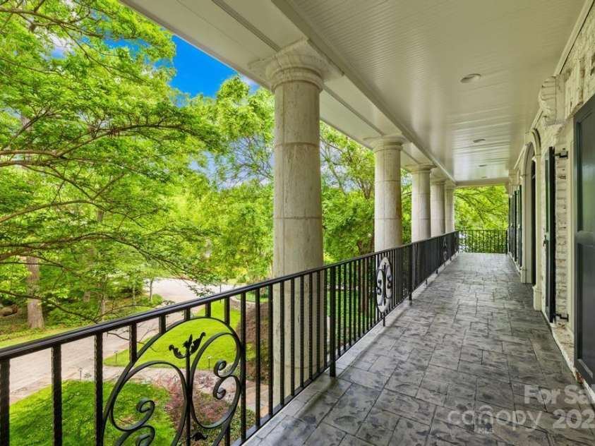 4523 Fox Brook Lane, Charlotte, NC 28211.  MLS# CAR4255800, YatesRealty ID 11047. 