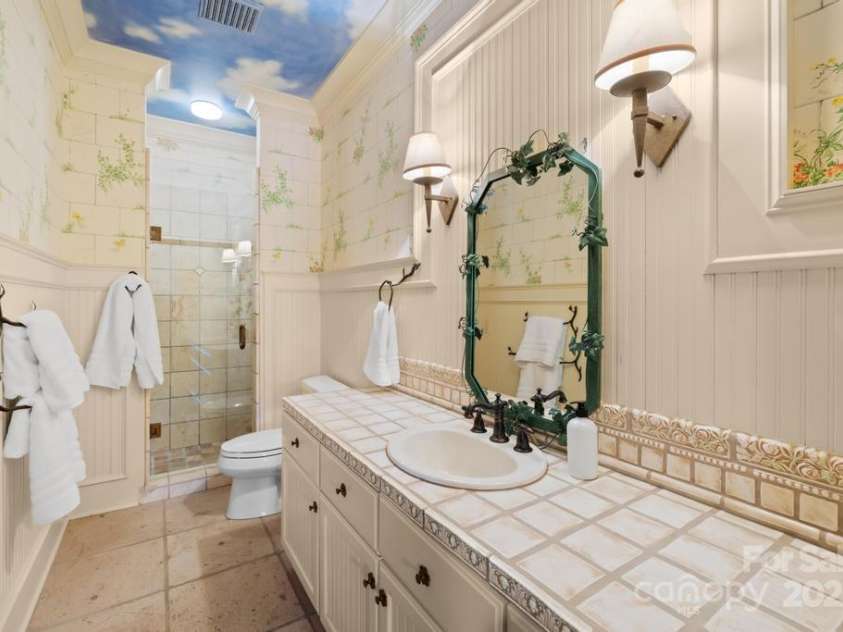 4523 Fox Brook Lane, Charlotte, NC 28211.  MLS# CAR4255800, YatesRealty ID 11047. 