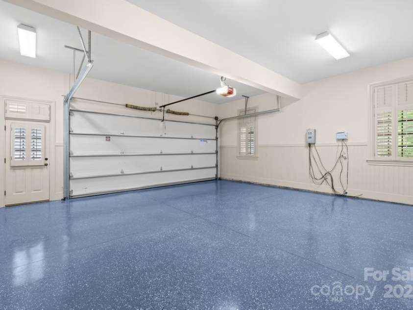 4523 Fox Brook Lane, Charlotte, NC 28211.  MLS# CAR4255800, YatesRealty ID 11047. 