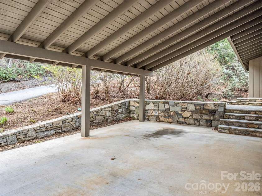 417 Ivy Road, Black Mountain, NC 28711.  MLS# CAR4362161, YatesRealty ID 11048. 